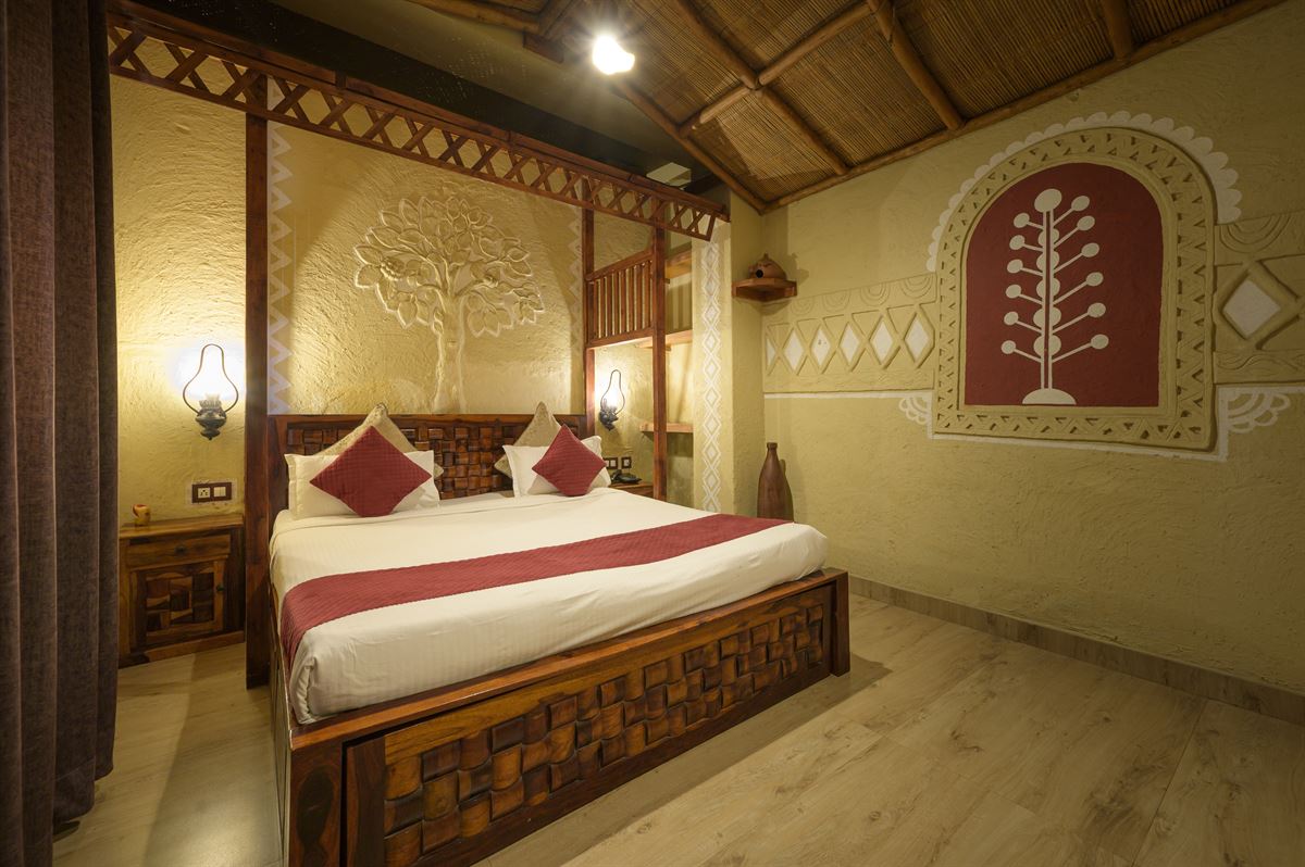 Ganga Suite - rustic four-poster bed with tribal wall art